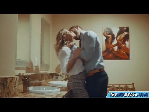 ❤️ وقتی یک بلوند بی تنه شما را در یک دستشویی عمومی اغوا می کند فیلم لعنتی در ما fa.vanalize.ru ❌️❤
